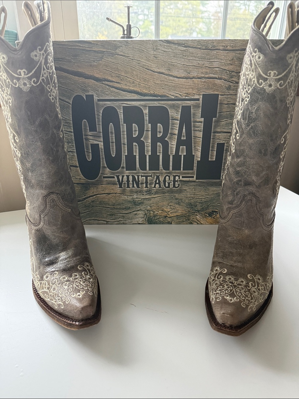 Corral Brown Embroidered Western Boots